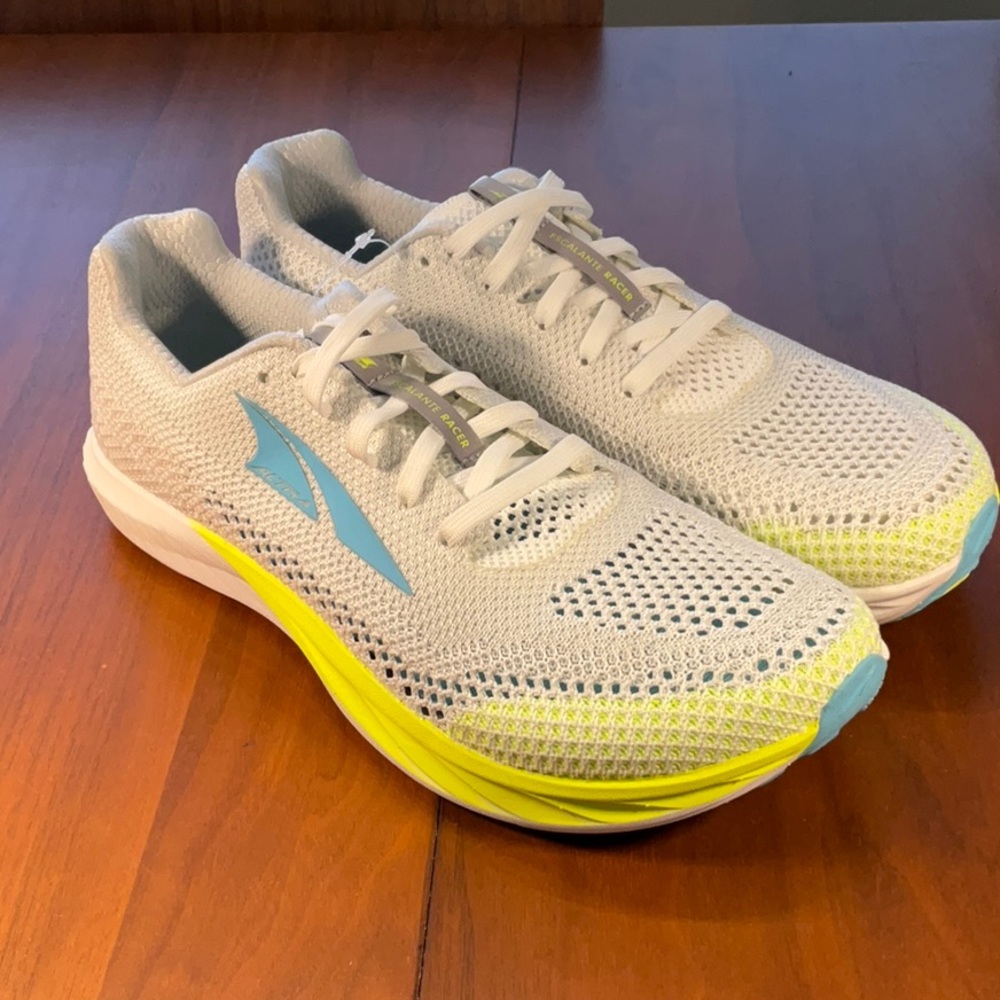 Altra Escalante Racer Sample - Picture 2 of 4